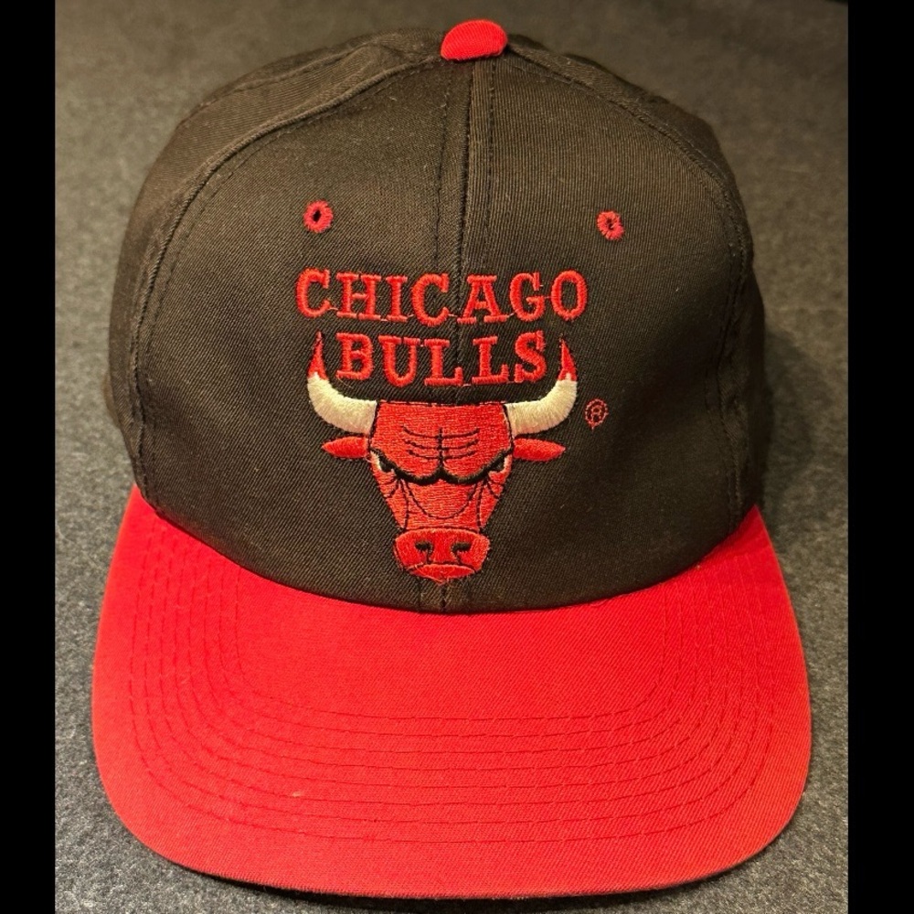VINTAGE 90s CHICAGO BULLS TRUCKER BASEBALL CAP SNAPBACK DREW PEARSON RED LETTERS